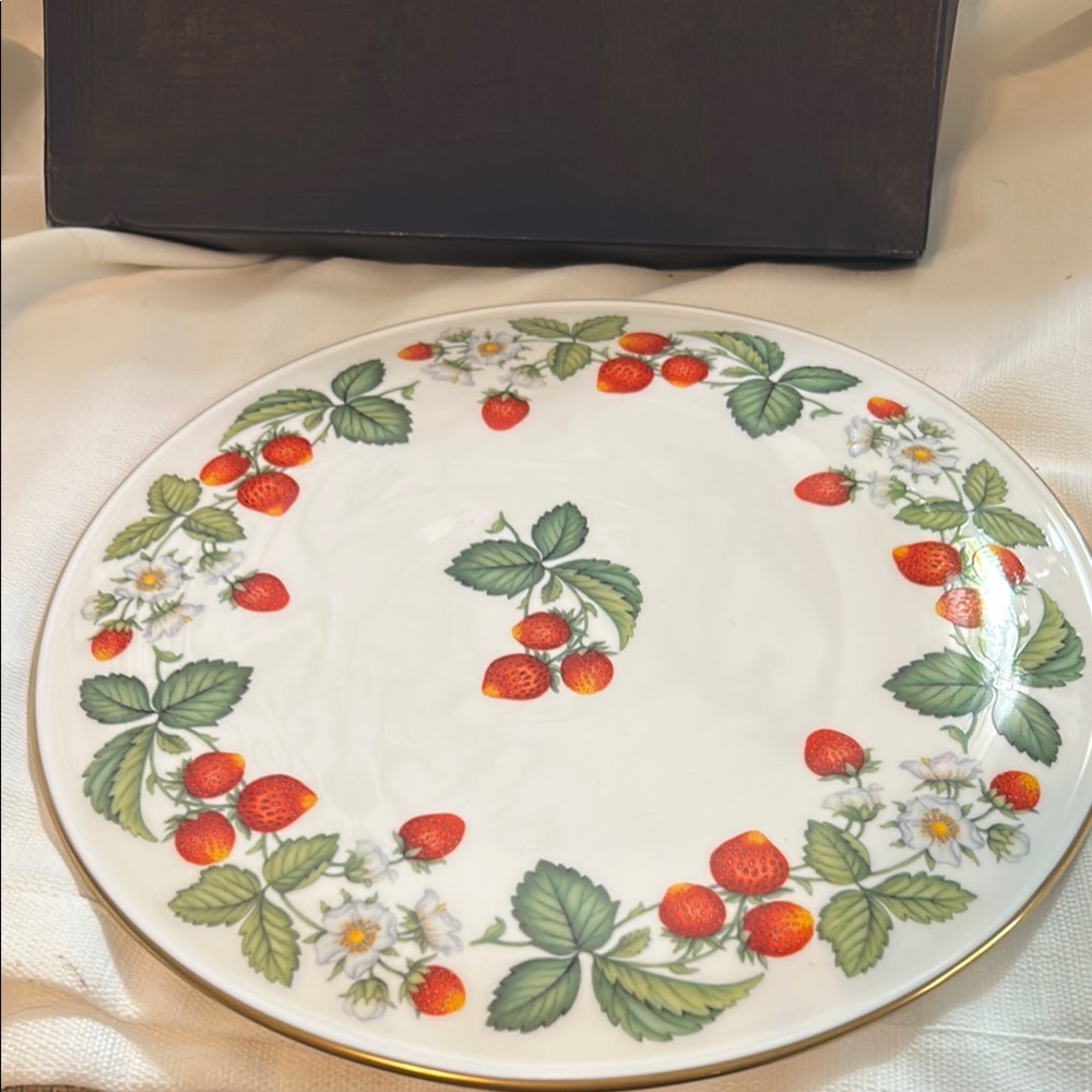 Royal Worcester Strawberry Plate - Picture 3 of 3